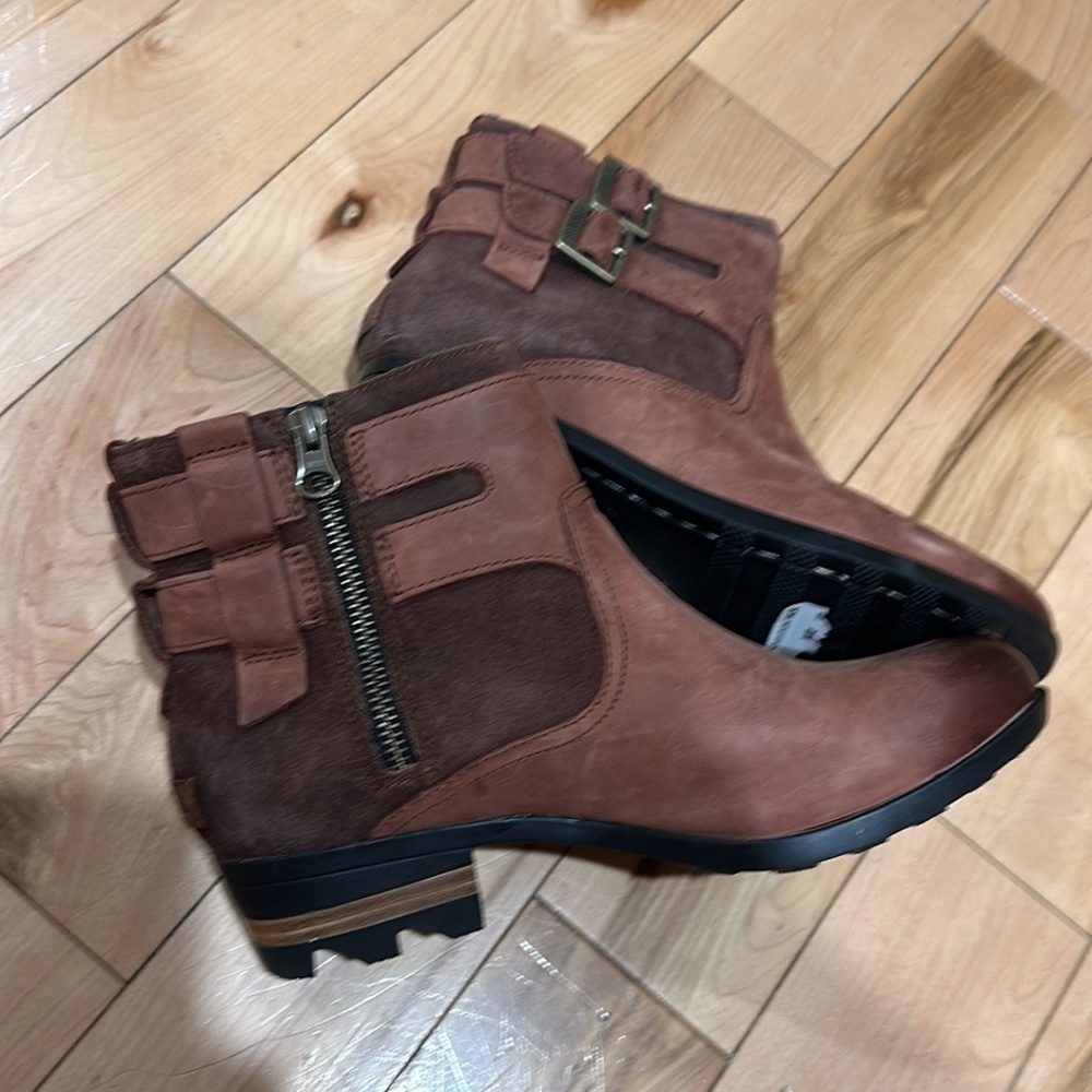 NEW Sorel Waterproof Brown Leather Boots/Booties Women’s sz 8